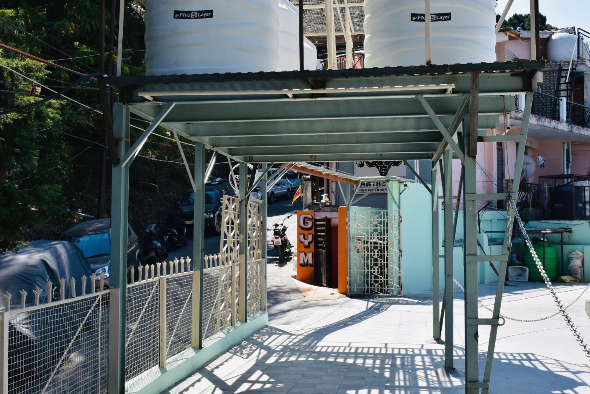 נייניטל Spruce Hill Hotel & Restro מראה חיצוני תמונה