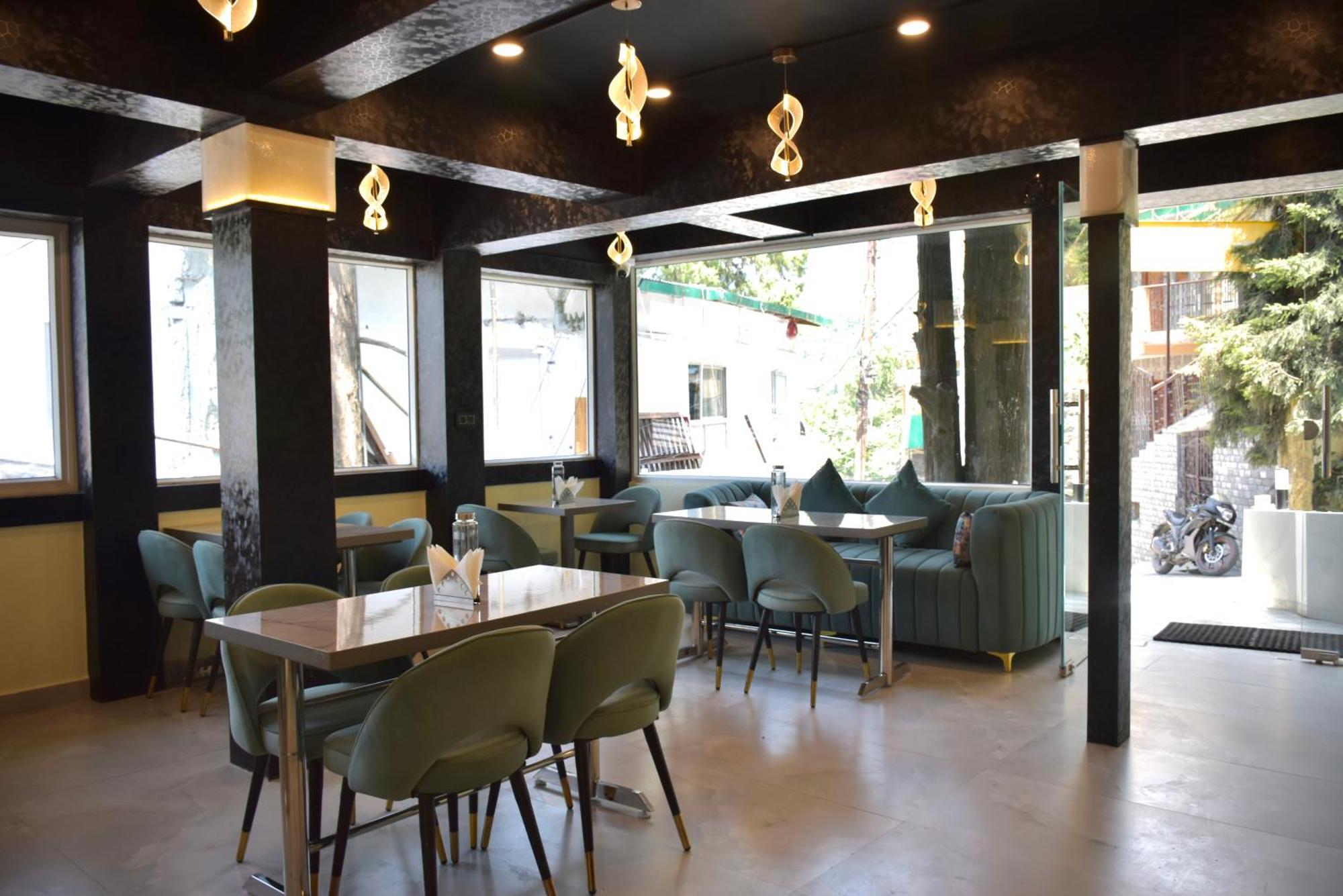 נייניטל Spruce Hill Hotel & Restro מראה חיצוני תמונה