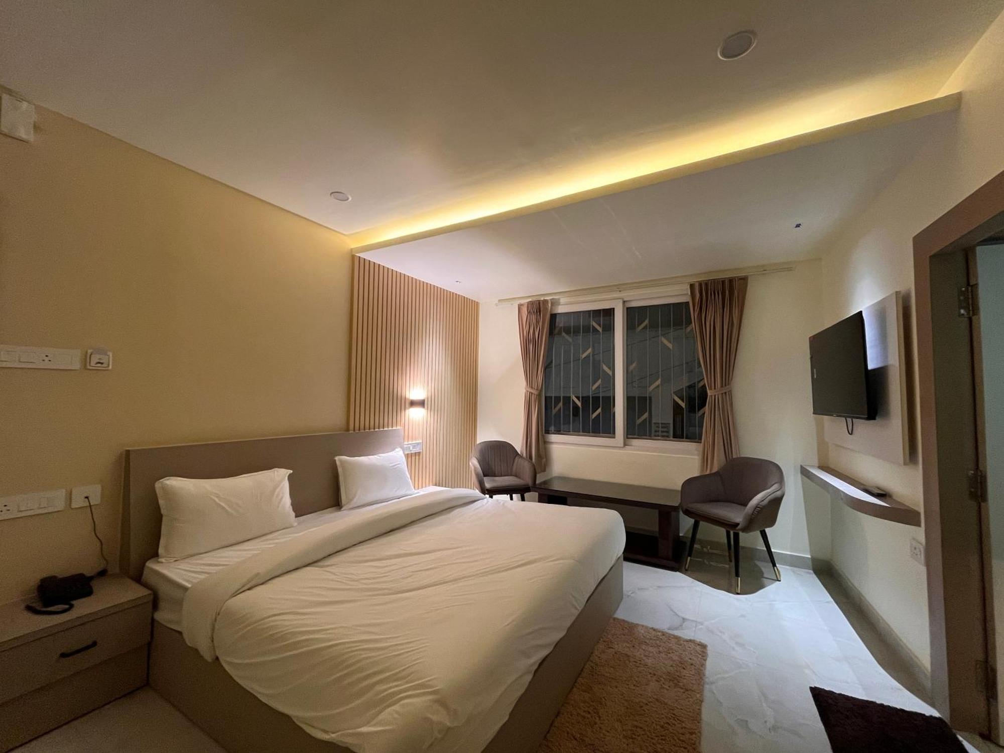 נייניטל Spruce Hill Hotel & Restro מראה חיצוני תמונה