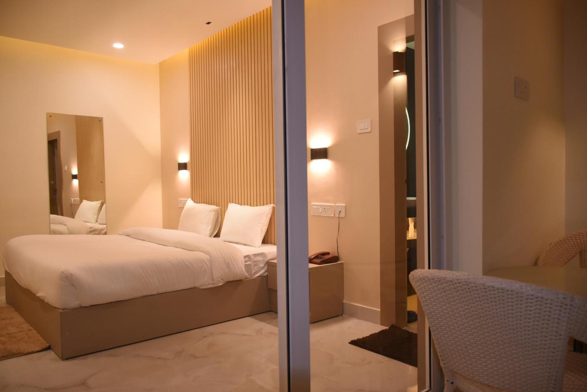 נייניטל Spruce Hill Hotel & Restro מראה חיצוני תמונה
