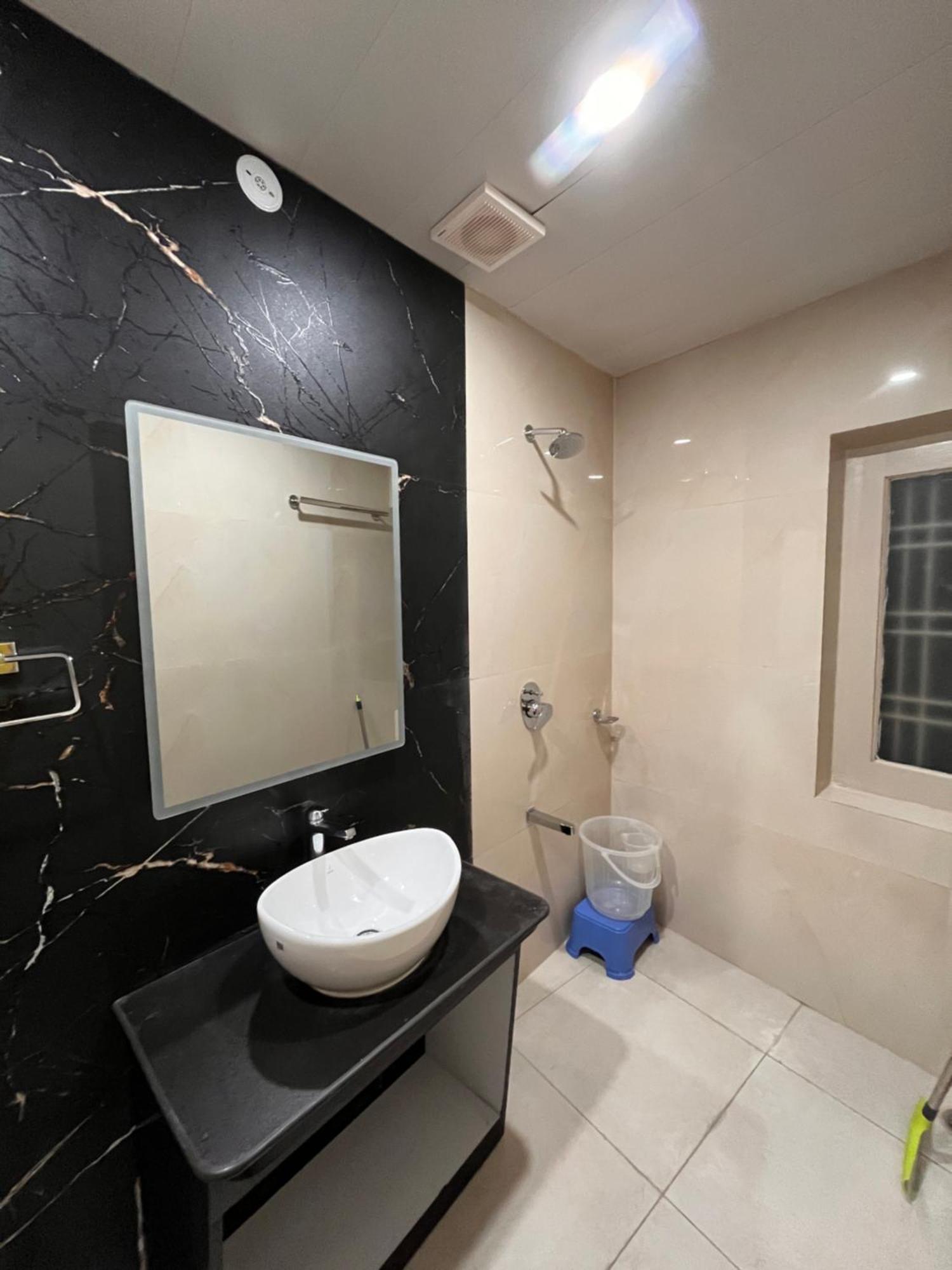 נייניטל Spruce Hill Hotel & Restro מראה חיצוני תמונה