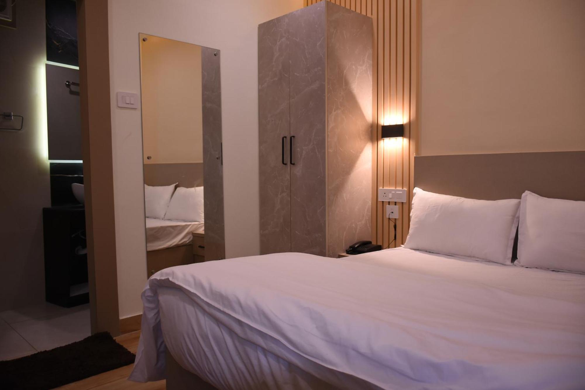 נייניטל Spruce Hill Hotel & Restro מראה חיצוני תמונה